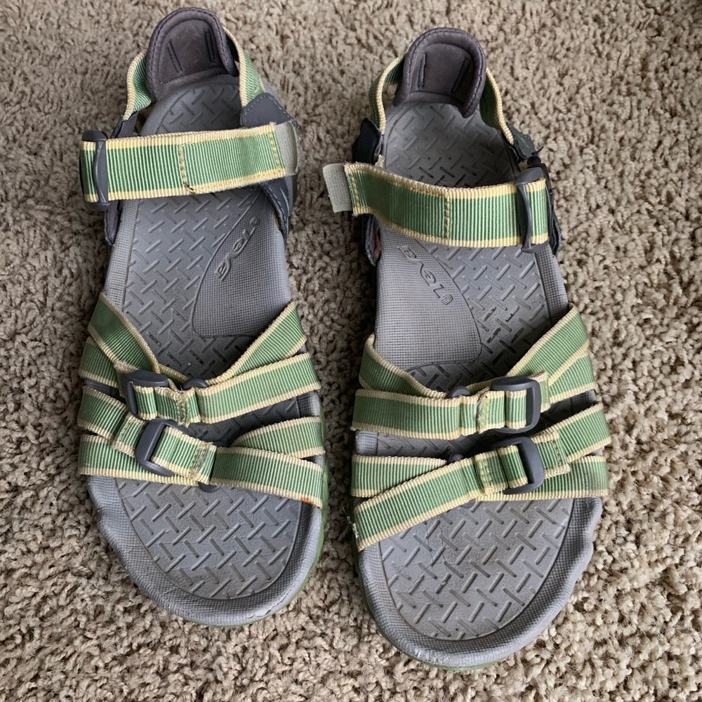 Tevas size 8